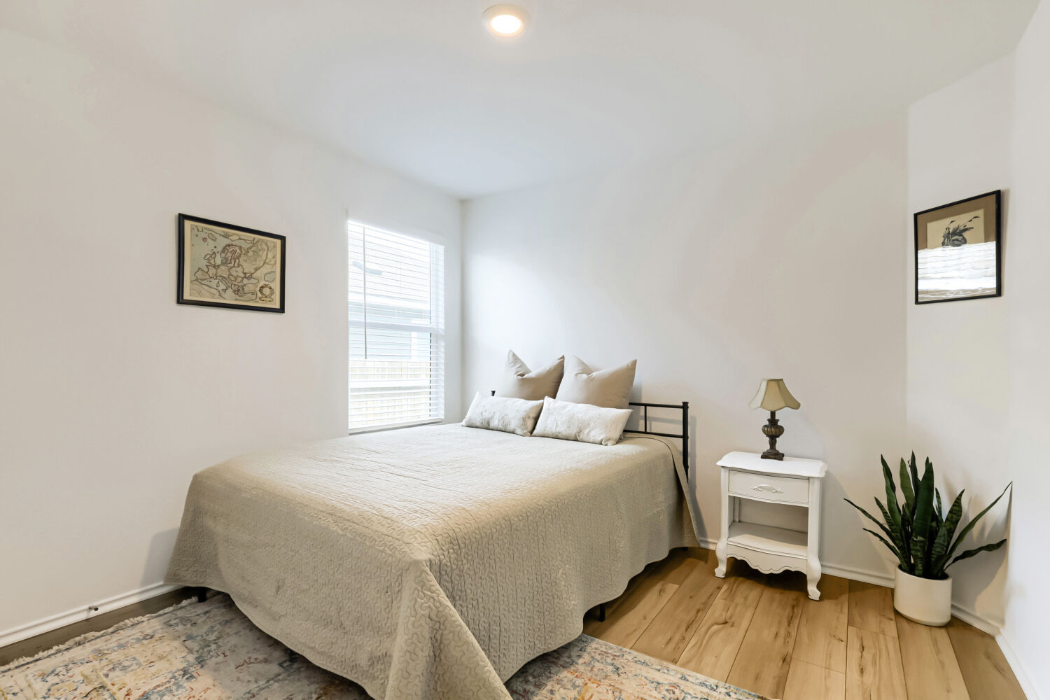 Secondary bedroom